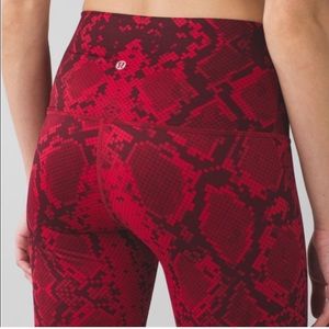 Lululemon Red Snake Hi-Rise Wunder Under/Size 4